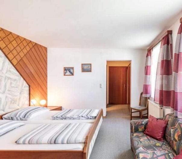 Austria Traveller Hotel Lenzing Extérieur photo